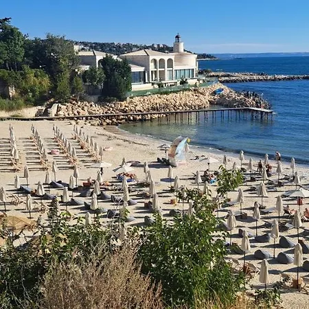 Appartement Private In Saint Elena St Constantin et Helena